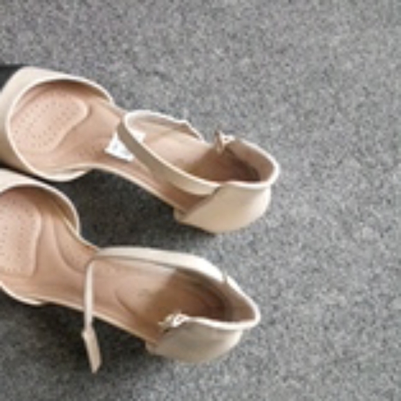 Shoes - Picture 2 of 4